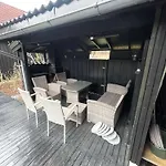 Newly Renovated By The Beach, Beatiful Garden And Free Parking *
