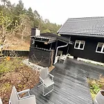 Villa Newly Renovated By The Beach, Beatiful Garden And Free Parking *