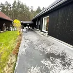 Newly Renovated By The Beach, Beatiful Garden And Free Parking * Kristiansand