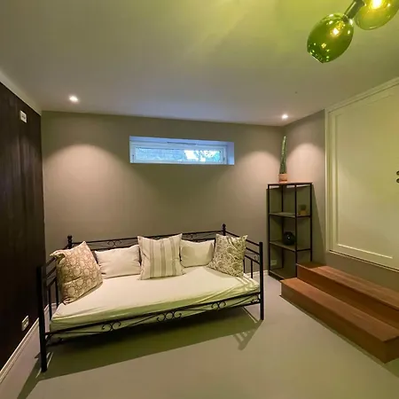Villa Newly Renovated By The Beach, Beatiful Garden And Free Parking Kristiansand