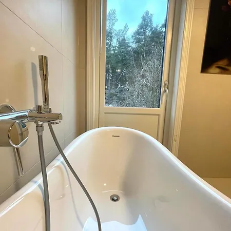 Newly Renovated By The Beach, Beatiful Garden And Free Parking Kristiansand
