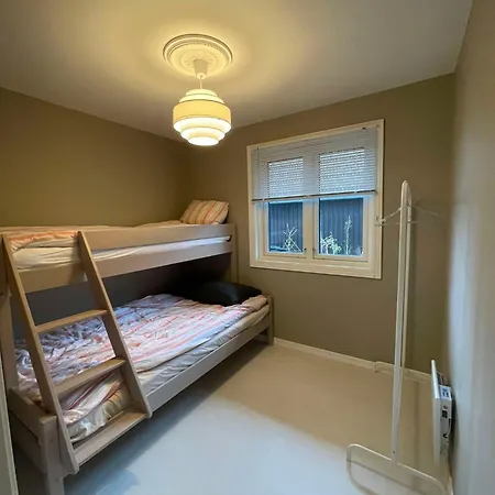 Newly Renovated By The Beach, Beatiful Garden And Free Parking