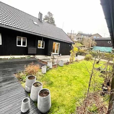 Newly Renovated By The Beach, Beatiful Garden And Free Parking Kristiansand