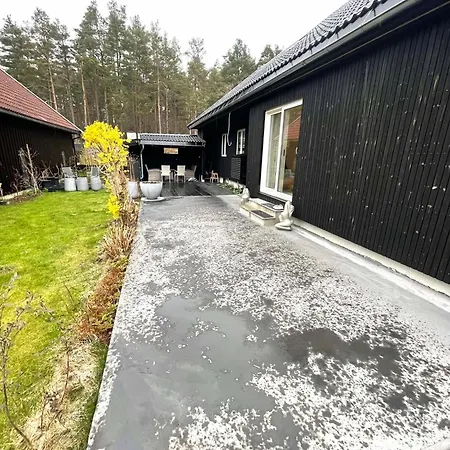 Newly Renovated By The Beach, Beatiful Garden And Free Parking * Kristiansand